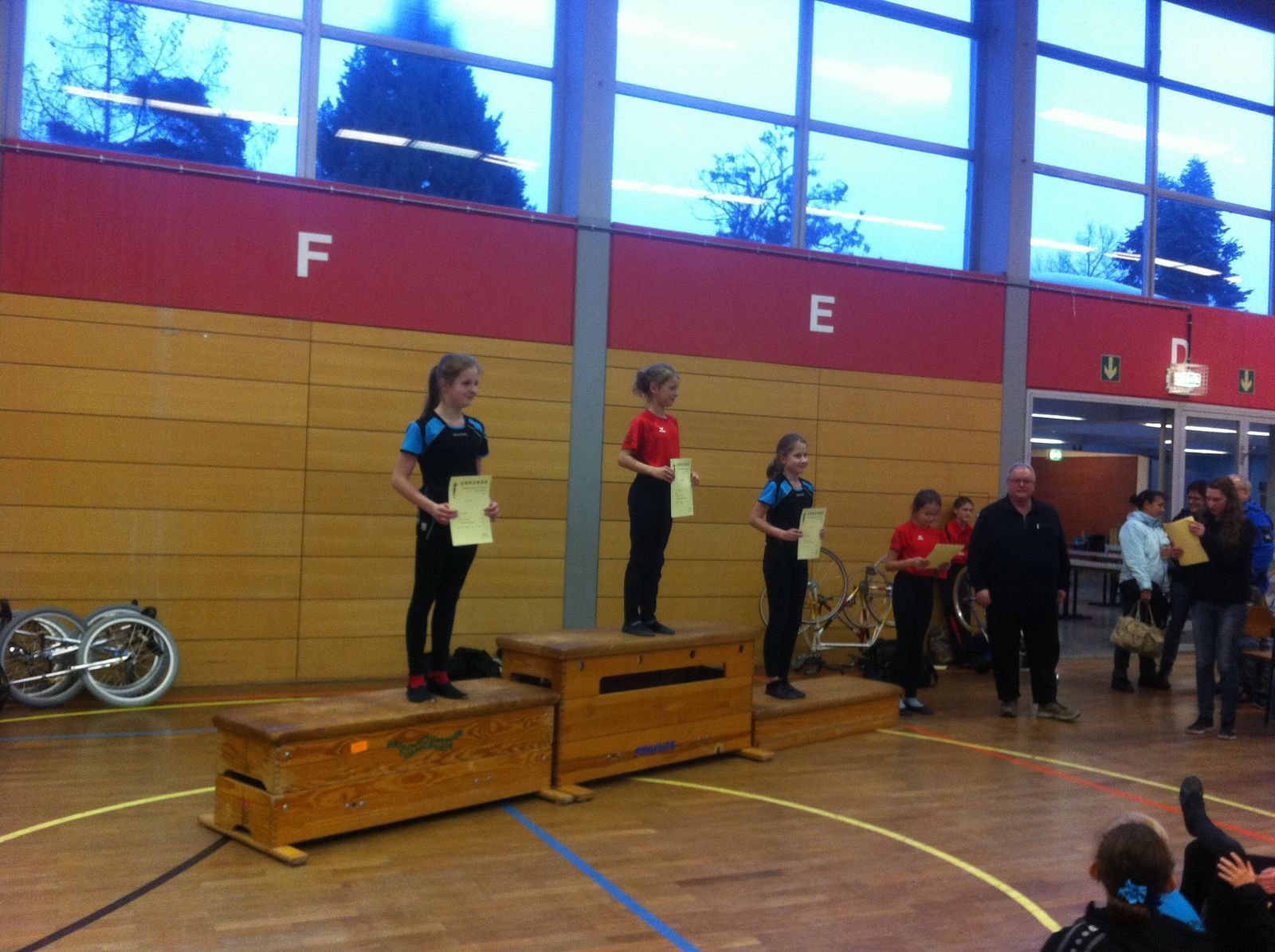 2016 KM - Lara Röttel Platz 2 & Lisa Marie Horst Platz 3